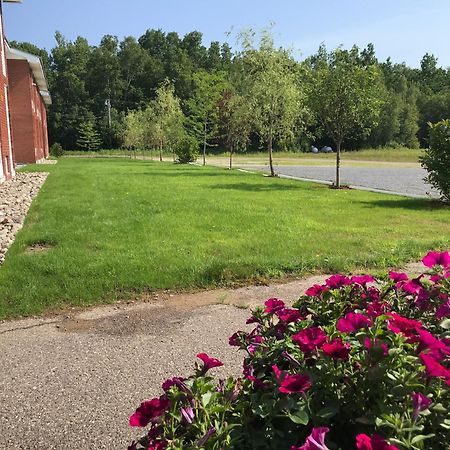 Baxter Park Inn Millinocket Экстерьер фото