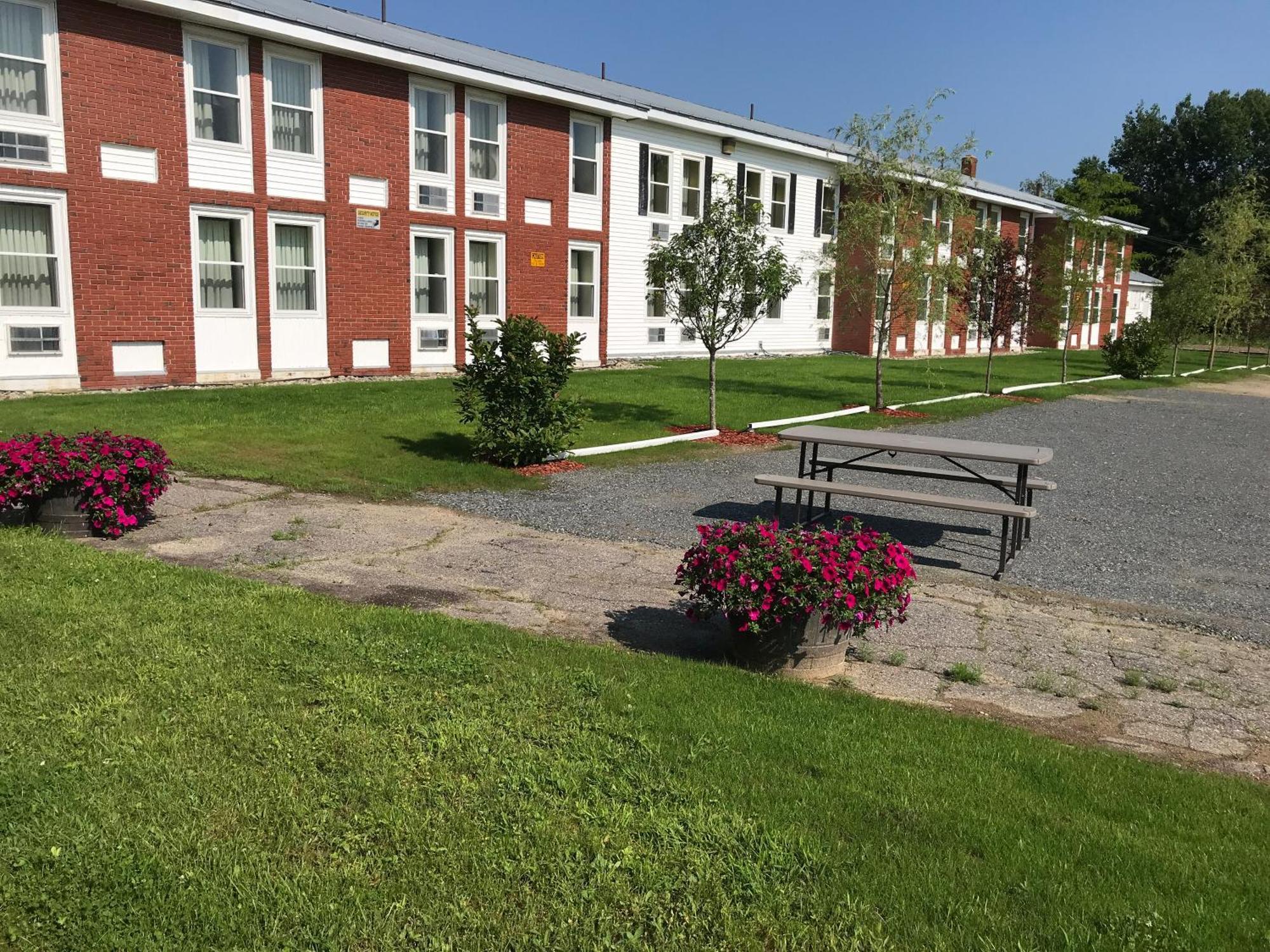 Baxter Park Inn Millinocket Экстерьер фото