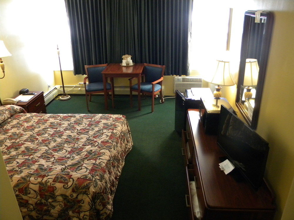 Baxter Park Inn Millinocket Экстерьер фото